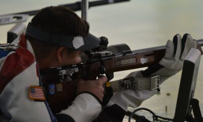 Tireur en position a la carabine 50 metres en competition