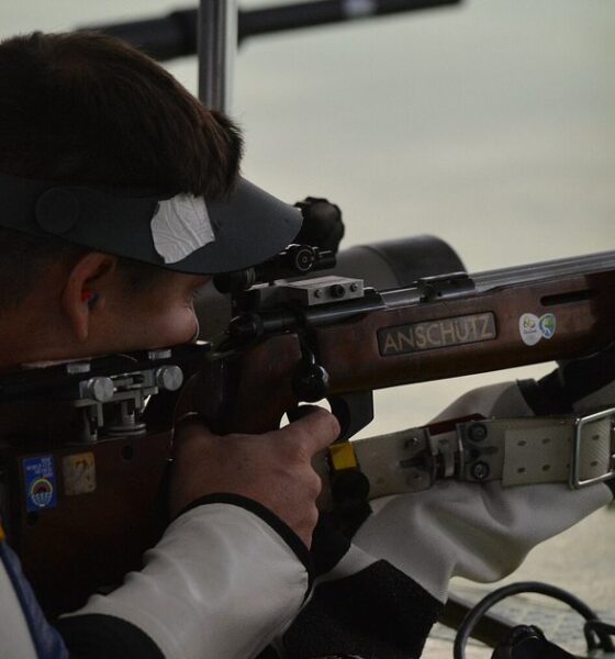 Tireur en position a la carabine 50 metres en competition