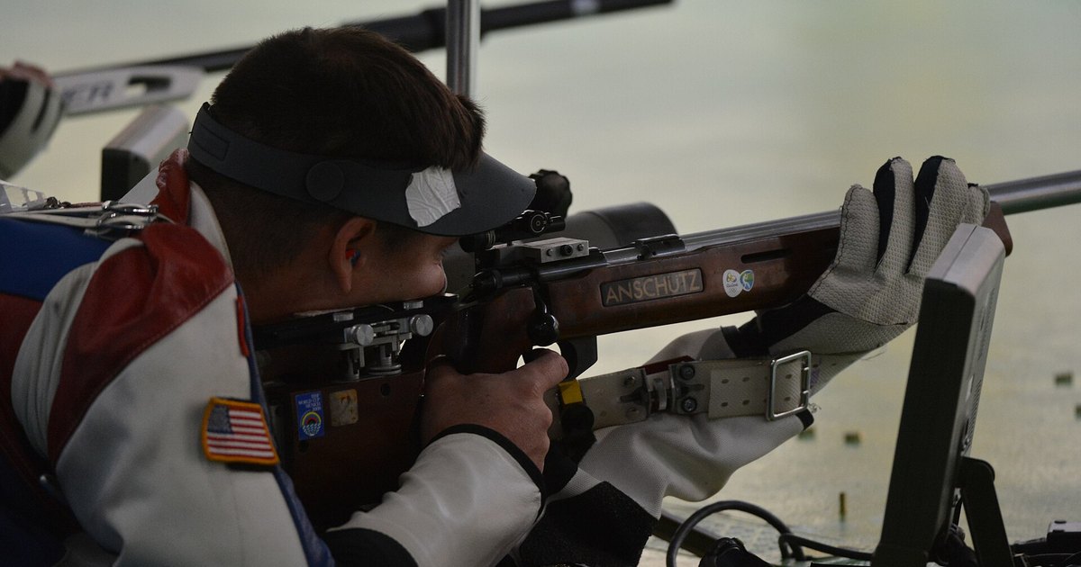 Tireur en position a la carabine 50 metres en competition