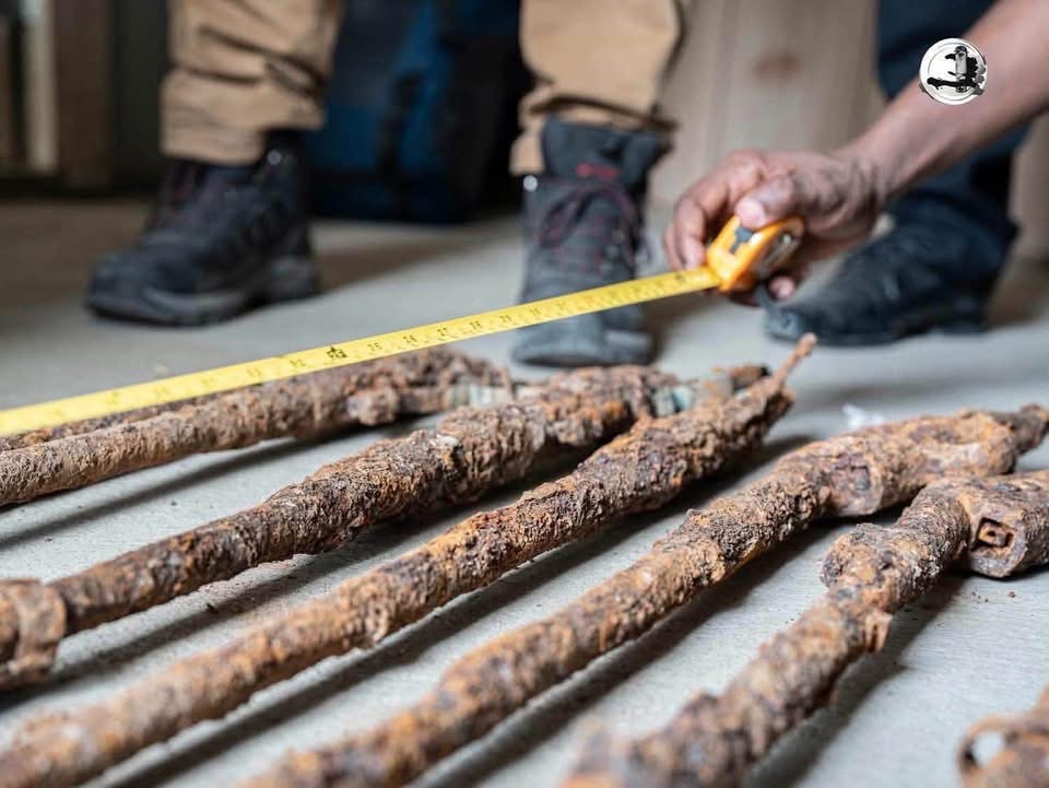 Relevé au mètre ruban des fusils anciens par l'équipe du BNE
