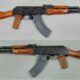Fusil d'assaut de type kalachnikov (AKM) présenté sous ses deux profils
