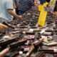 Tables de pistolets lors d'un gun show à Houston, au Texas