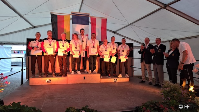 Podium par équipes de la Gustav Adolf au Mondial d'Eisenstadt, la France en or