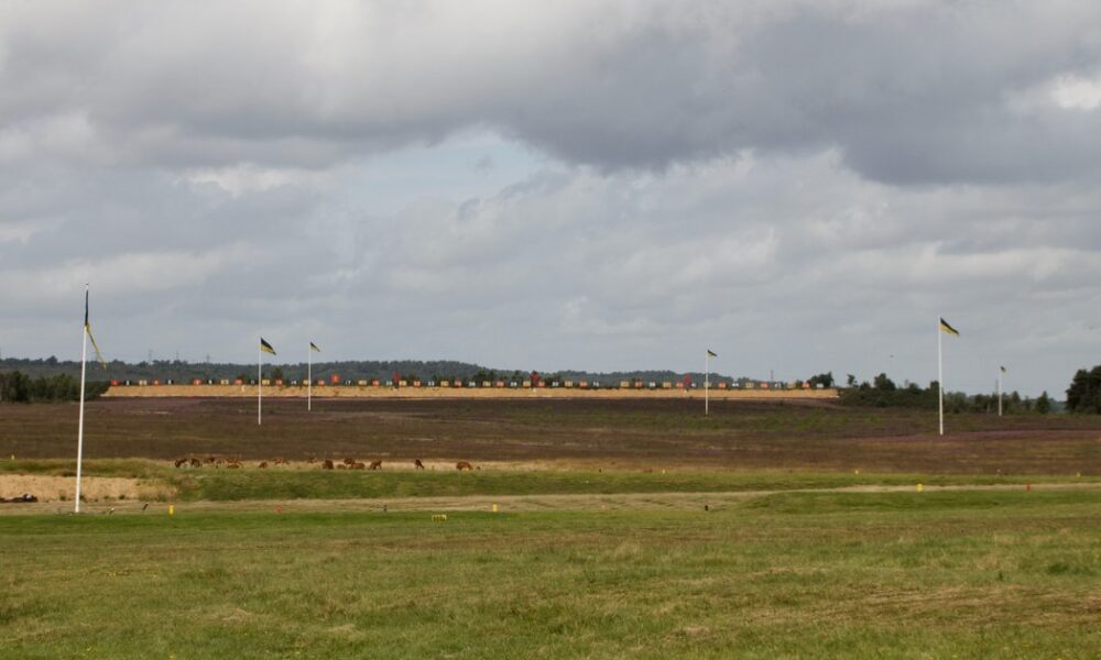 La ligne de cibles du pas de tir de Stickledown, au National Shooting Centre de Bisley