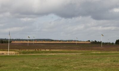 La ligne de cibles du pas de tir de Stickledown, au National Shooting Centre de Bisley
