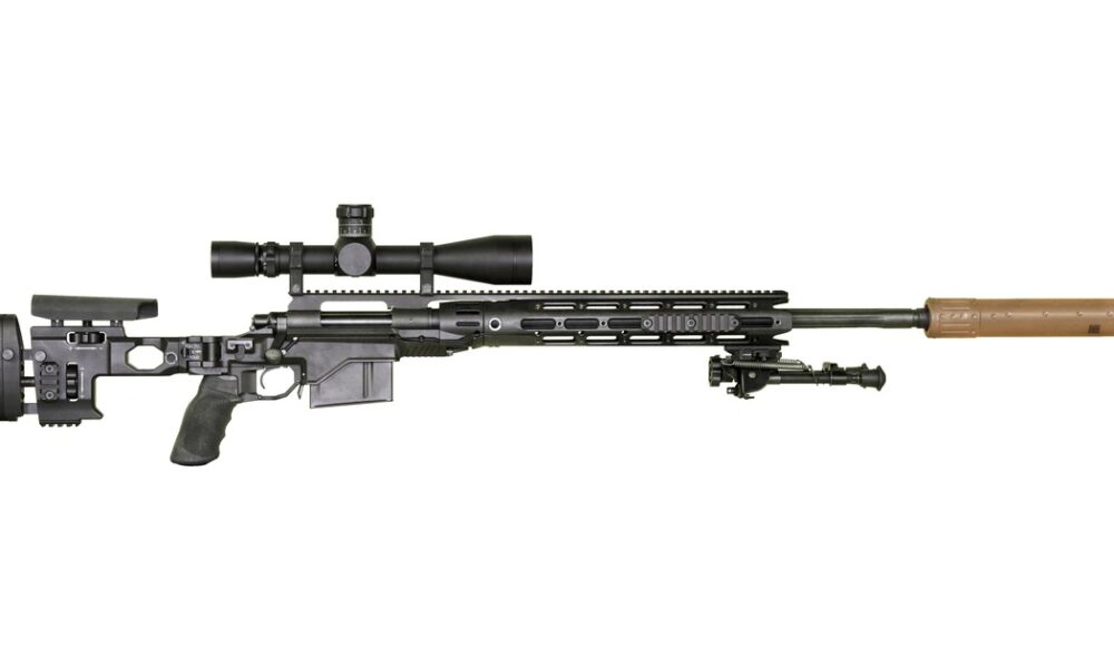 Fusil de precision XM2010 de l'US Army equipe d'un silencieux