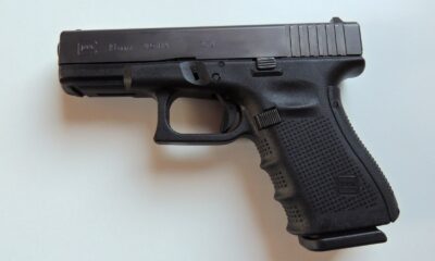 Pistolet Glock 19 Gen 4 vu de profil droit sur fond neutre